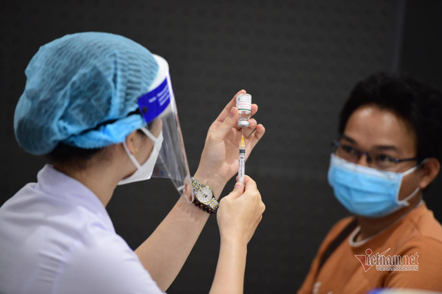 Những lưu ý khi đi tiêm vắc xin để không bị lây nhiễm COVID-19 Nhung luu y khi di tiem vac xin de khong bi lay nhiem COVID-19