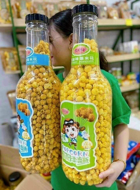 Chai bỏng ngô siêu to khổng lồ hút khách, shop bán 500 chai mỗi tháng Chai bong ngo sieu to khong lo hut khach, shop ban 500 chai moi thang