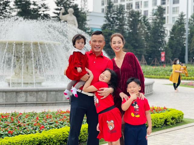 Chồng hoa hậu Jennifer Phạm gây ngỡ ngàng với đầu không tóc - Hình 5 Chong hoa hau Jennifer Pham gay ngo ngang voi dau khong toc-Hinh-5