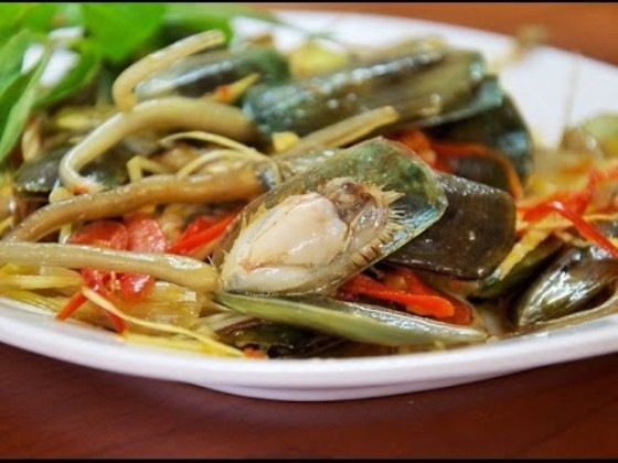 Quả bầu khổng lồ ở Khánh Hoà, phơi khô bán giá tiền triệu - Hình 4 Qua bau khong lo o Khanh Hoa, phoi kho ban gia tien trieu-Hinh-4