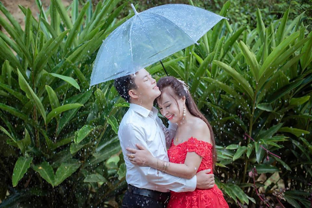 Tung ảnh 3 năm ngày cưới, cô dâu 64 tuổi bị mắng sốc óc - Hình 4 Tung anh 3 nam ngay cuoi, co dau 64 tuoi bi mang soc oc-Hinh-4