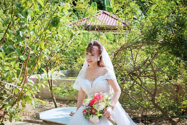 Tung ảnh 3 năm ngày cưới, cô dâu 64 tuổi bị mắng sốc óc - Hình 3 Tung anh 3 nam ngay cuoi, co dau 64 tuoi bi mang soc oc-Hinh-3