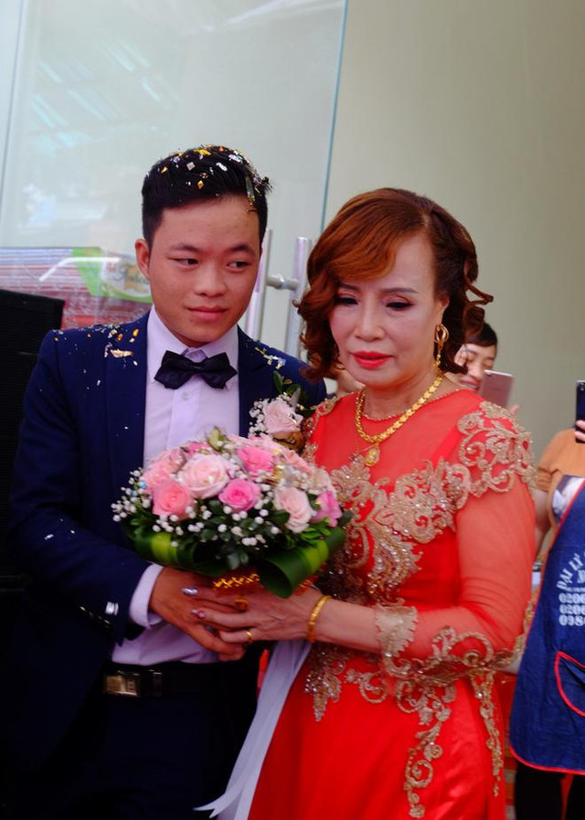 Tung ảnh 3 năm ngày cưới, cô dâu 64 tuổi bị mắng sốc óc Tung anh 3 nam ngay cuoi, co dau 64 tuoi bi mang soc oc
