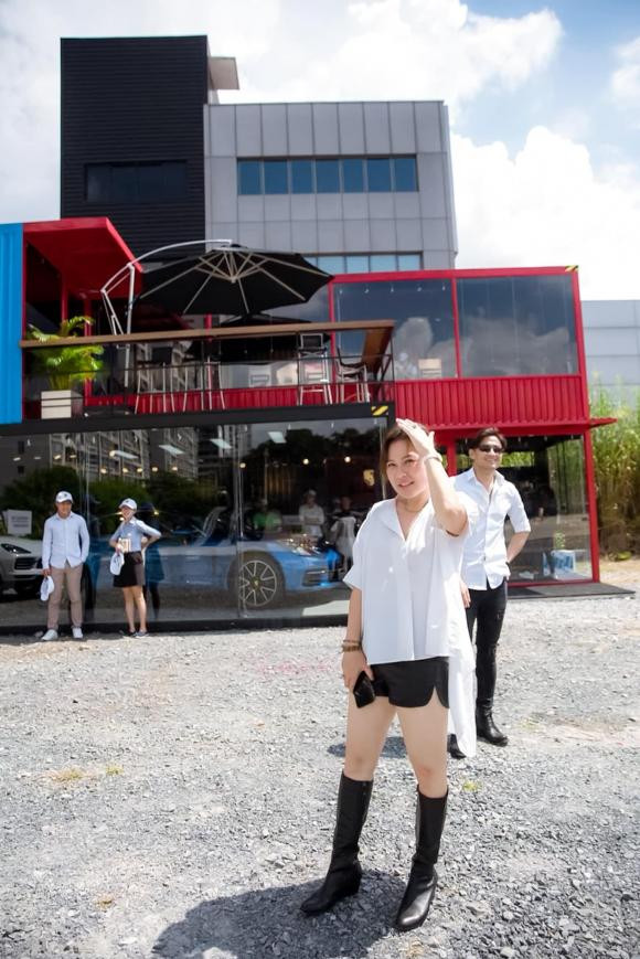 Bà xã Quý Bình tiết lộ thời còn crush chồng - Hình 3 Ba xa Quy Binh tiet lo thoi con crush chong-Hinh-3