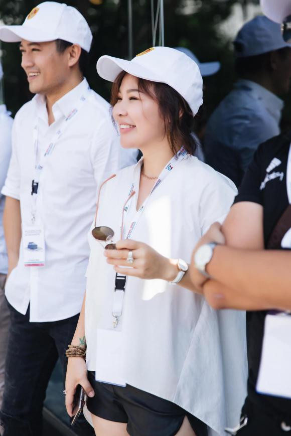 Bà xã Quý Bình tiết lộ thời còn crush chồng - Hình 5 Ba xa Quy Binh tiet lo thoi con crush chong-Hinh-5