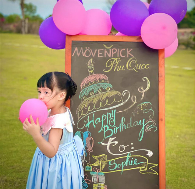 Con gái Đặng Thu Thảo lần đầu xuất hiện cùng ông bà nội - Hình 6 Con gai Dang Thu Thao lan dau xuat hien cung ong ba noi-Hinh-6