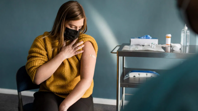 Tại sao phụ nữ gặp tác dụng phụ mạnh hơn khi tiêm vaccine COVID-19? Tai sao phu nu gap tac dung phu manh hon khi tiem vaccine COVID-19?