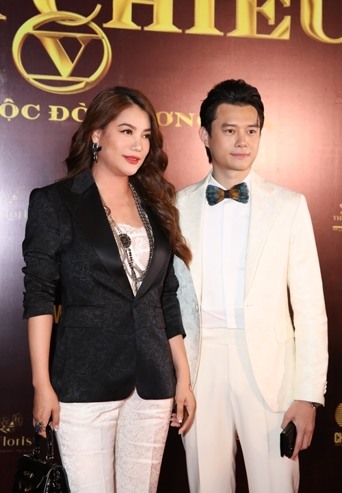 Trương Ngọc Ánh lộ thân hình to ngang ngửa "phi công" kém 14 tuổi - Hình 4 Truong Ngoc Anh lo than hinh to ngang ngua