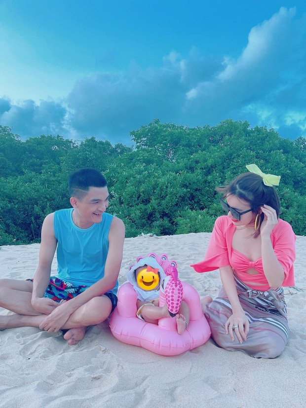 Vợ Mạc Văn Khoa dằn mặt netizen khi nghi ngờ huyết thống con gái - Hình 2 Vo Mac Van Khoa dan mat netizen khi nghi ngo huyet thong con gai-Hinh-2