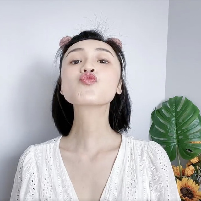 Thực hiện các động tác này nếp nhăn vùng cổ và cằm nọng sẽ bay biến - Hình 6 Thuc hien cac dong tac nay nep nhan vung co va cam nong se bay bien-Hinh-6