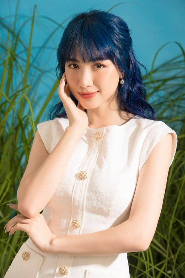 Hoà Minzy bị quản lý khui lại ảnh thời học sinh đen nhẻm - Hình 2 Hoa Minzy bi quan ly khui lai anh thoi hoc sinh den nhem-Hinh-2