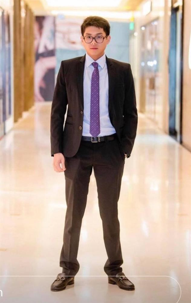 Hiếu Nguyễn xuất hiện gầy gò giữa nghi vấn thất tình - Hình 2 Hieu Nguyen xuat hien gay go giua nghi van that tinh-Hinh-2