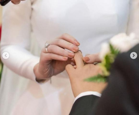 "Cô dâu đeo vàng trĩu cổ ở Nam Định" đăng full bộ ảnh cưới - Hình 5