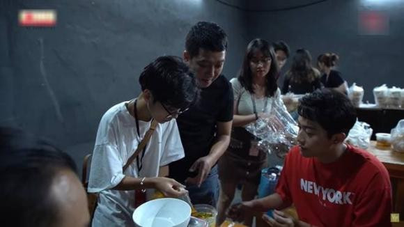 Trường Giang "chơi lớn" đãi cả ekip 100 tô mỳ trong ngày sinh nhật - Hình 2 Truong Giang
