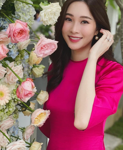 Đặng Thu Thảo đi dự tiệc sinh nhật mà chiếm trọn spotlight - Hình 3 Dang Thu Thao di du tiec sinh nhat ma chiem tron spotlight-Hinh-3