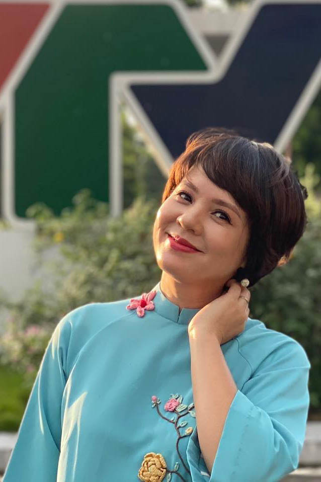 MC Diễm Quỳnh trẻ trung, sành điệu ở tuổi 49 MC Diem Quynh tre trung, sanh dieu o tuoi 49