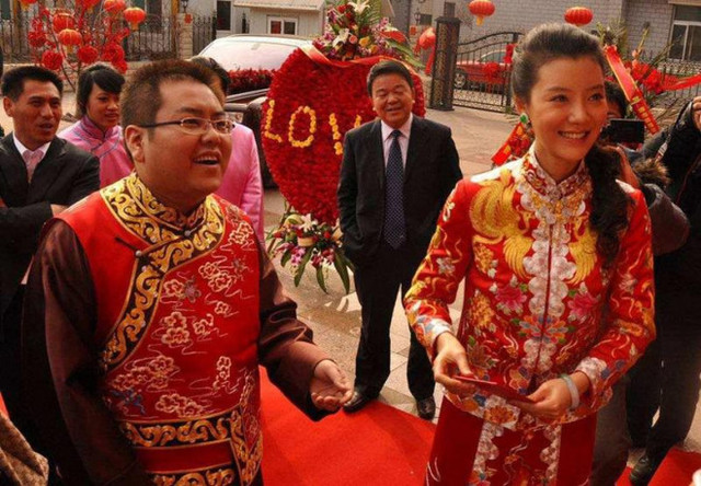 Chân dung người thừa kế chịu chơi nướng 46.000 tỷ chỉ trong 10 năm - Hình 2 Chan dung nguoi thua ke chiu choi nuong 46.000 ty chi trong 10 nam-Hinh-2
