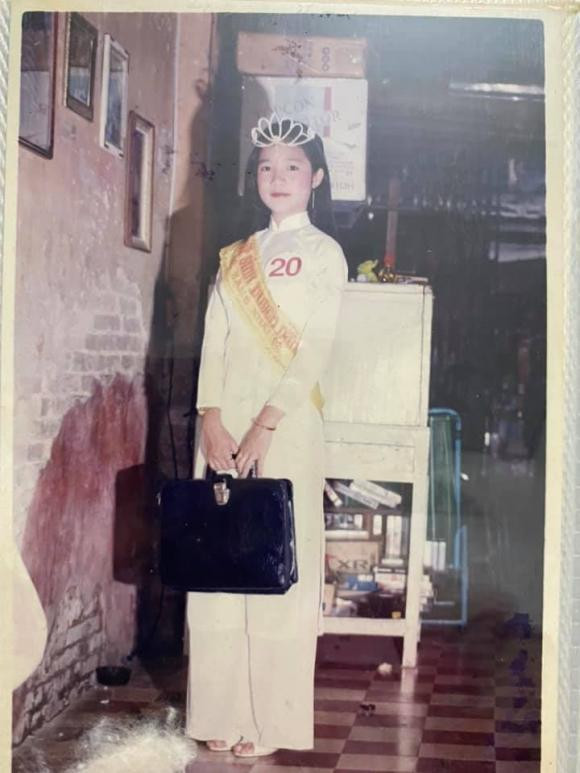 Cát Tường khoe ảnh thời đôi mươi khiến fan lịm tim vì nhan sắc - Hình 4 Cat Tuong khoe anh thoi doi muoi khien fan lim tim vi nhan sac-Hinh-4