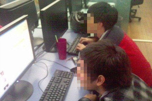 Bà mẹ sợ hãi kể về con trai nghiệm game cầm dao dọa bố mẹ Ba me so hai ke ve con trai nghiem game cam dao doa bo me