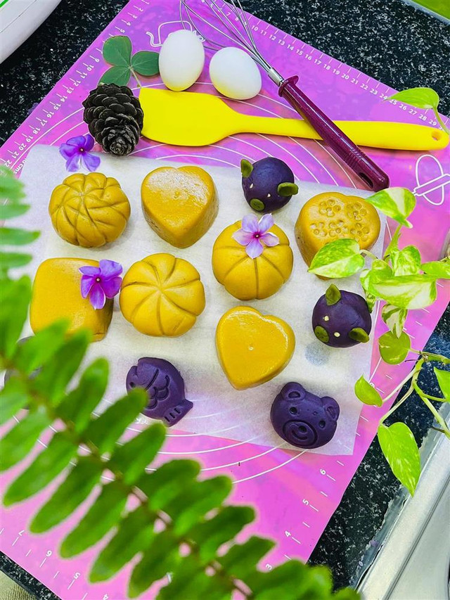 Bánh trung thu "nhà nghèo version": 0 lò nướng, 0 khuôn, 0 trứng - Hình 2 Banh trung thu