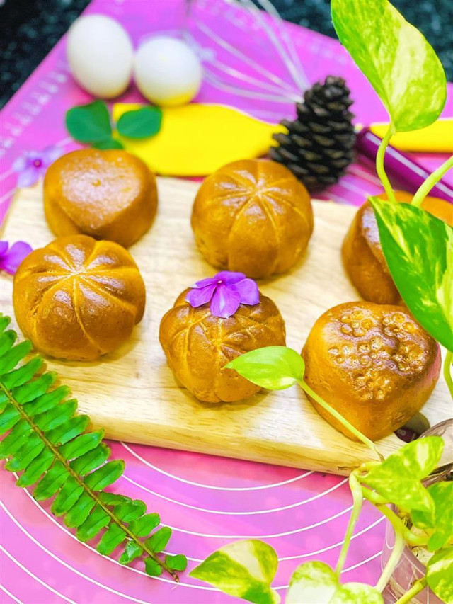 Bánh trung thu "nhà nghèo version": 0 lò nướng, 0 khuôn, 0 trứng - Hình 3 Banh trung thu