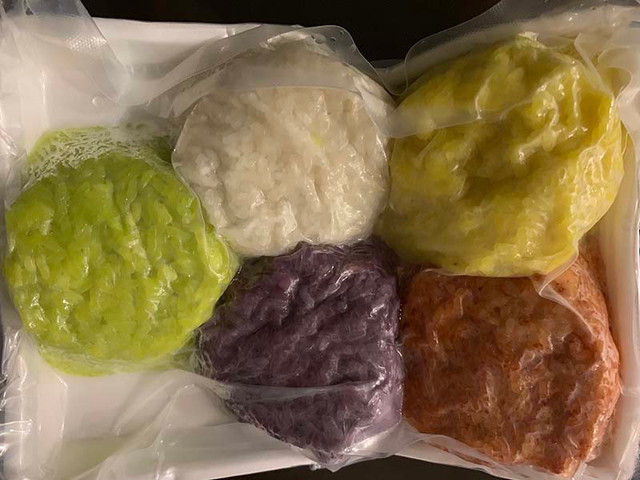 Thắng lớn tháng cô hồn, ngồi nhà chốt đơn gần 1 tấn xôi ngũ sắc Thang lon thang co hon, ngoi nha chot don gan 1 tan xoi ngu sac