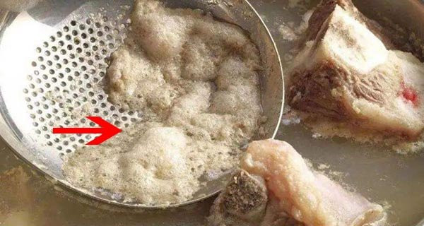 Sự thật về phần bọt trắng trong nước hầm xương mà hàng triệu người không biết Su that ve phan bot trang trong nuoc ham xuong ma hang trieu nguoi khong biet