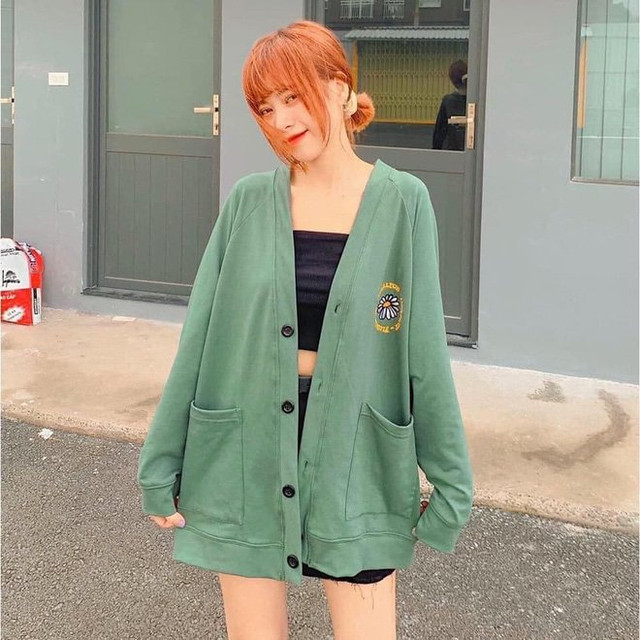 Những mẫu cardigan mùa thu dễ khiến bạn trở nên quê kiểng vì lỗi mốt - Hình 3 Nhung mau cardigan mua thu de khien ban tro nen que kieng vi loi mot-Hinh-3