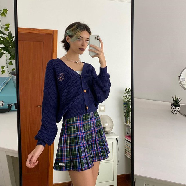 Những mẫu cardigan mùa thu dễ khiến bạn trở nên quê kiểng vì lỗi mốt - Hình 7 Nhung mau cardigan mua thu de khien ban tro nen que kieng vi loi mot-Hinh-7