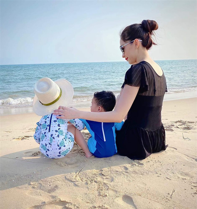 Con trai Đặng Thu Thảo 1 tuổi nhưng lớn bằng chị gái lên 3 - Hình 3 Con trai Dang Thu Thao 1 tuoi nhung lon bang chi gai len 3-Hinh-3