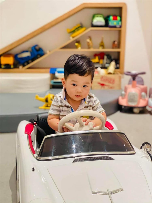 Con trai Đặng Thu Thảo 1 tuổi nhưng lớn bằng chị gái lên 3 - Hình 4 Con trai Dang Thu Thao 1 tuoi nhung lon bang chi gai len 3-Hinh-4