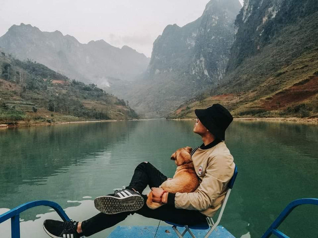 Chủ đưa chó cưng đi phượt xuyên Việt bằng xe máy - Hình 9 Chu dua cho cung di phuot xuyen Viet bang xe may-Hinh-9