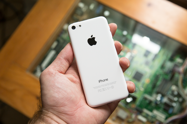 Công ty giúp FBI bẻ khóa chiếc iPhone 5 năm trước Cong ty giup FBI be khoa chiec iPhone 5 nam truoc