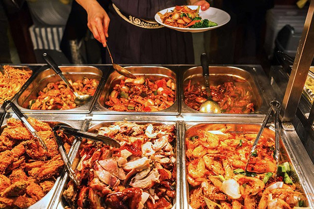 Loạt bí mật trong các nhà hàng buffet được tiết lộ, nhiều người phải kinh ngạc Loat bi mat trong cac nha hang buffet duoc tiet lo, nhieu nguoi phai kinh ngac