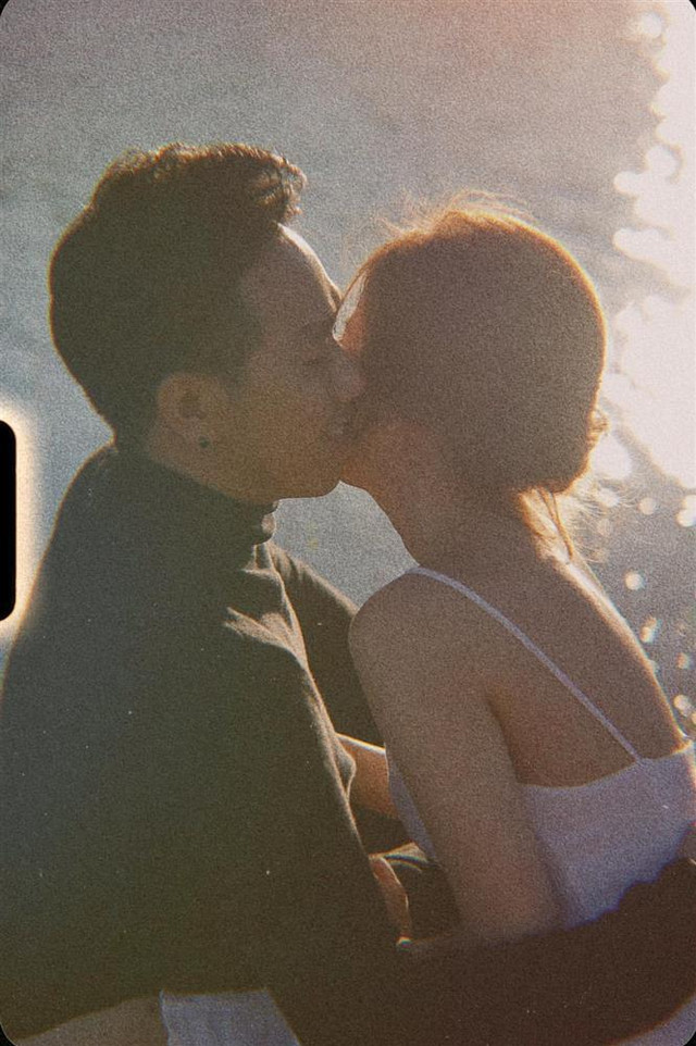 Anh Đức mắc lỗi sai gây cười khi cho bạn gái lên sóng Anh Duc mac loi sai gay cuoi khi cho ban gai len song