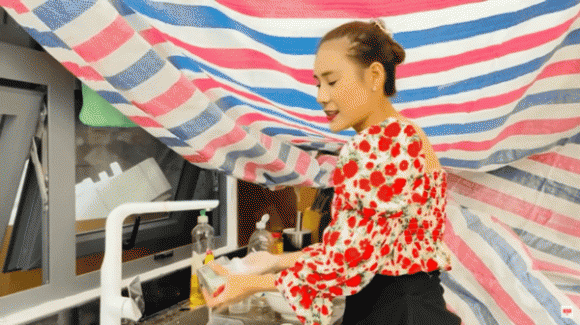 Hồ Bích Trâm thú nhận xài hết 50 triệu mua sắm linh tinh - Hình 2 Ho Bich Tram thu nhan xai het 50 trieu mua sam linh tinh-Hinh-2
