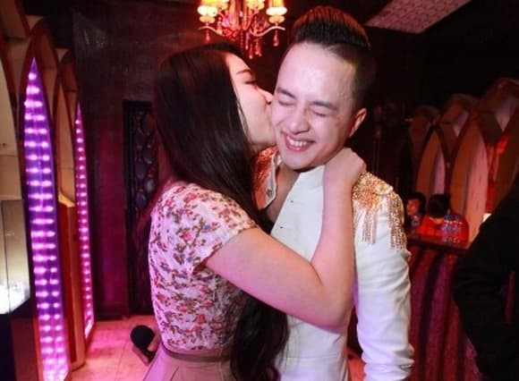 Cuộc sống hiện tại của Cao Thái Sơn: Trở thành "Ông hoàng sưu tầm sổ đỏ" - Hình 2 Cuoc song hien tai cua Cao Thai Son: Tro thanh