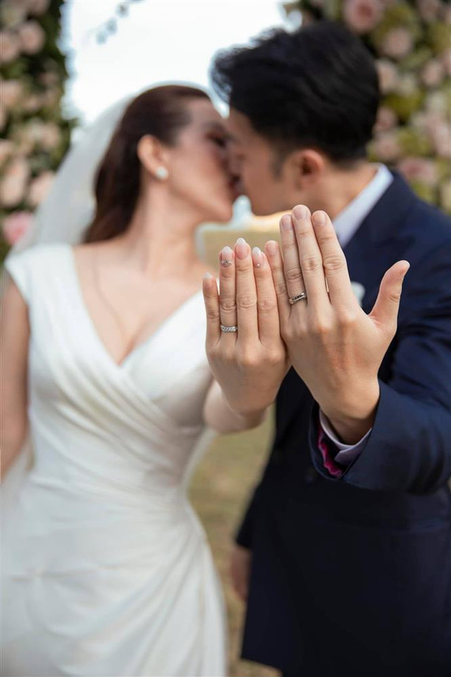 Duyên tình 3 lần đẫm nước mắt của Thu Hoài trước khi lấy "phi công'" - Hình 2 Duyen tinh 3 lan dam nuoc mat cua Thu Hoai truoc khi lay
