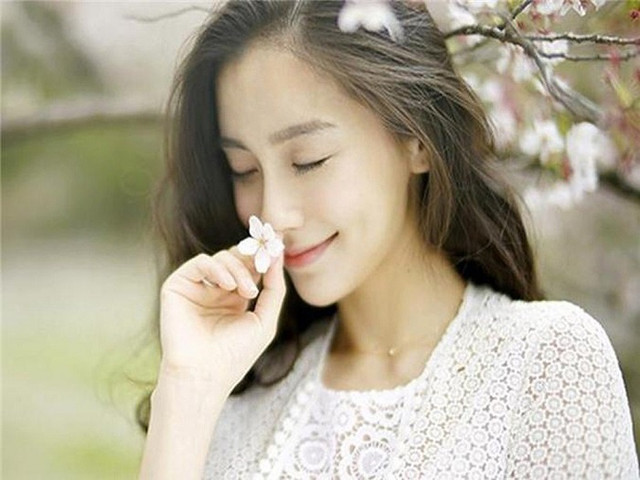 Khí chất sang trọng của phụ nữ nằm ở 4 điểm này Khi chat sang trong cua phu nu nam o 4 diem nay