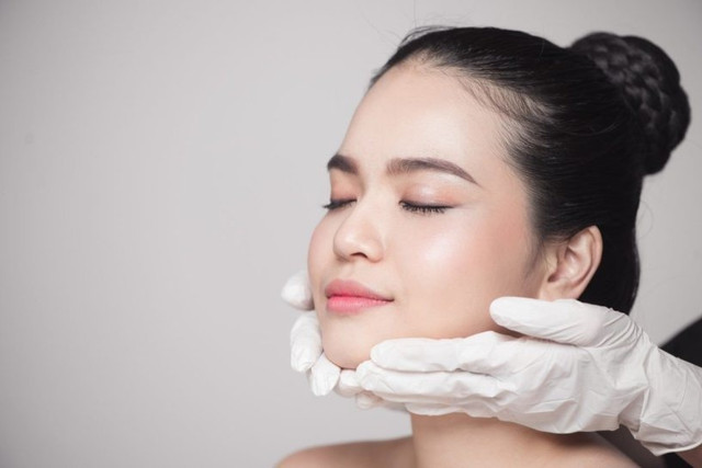 Nữ doanh nhân kiếm hàng tỷ USD từ tiệm thẩm mỹ - Hình 3 Nu doanh nhan kiem hang ty USD tu tiem tham my-Hinh-3