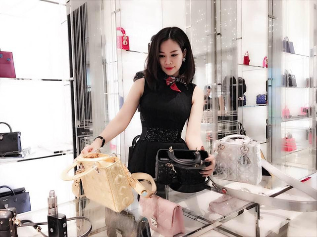 Con dâu tỷ phú Hoàng Kiều khoe body, lộ hình xăm vị trí "hiểm" Con dau ty phu Hoang Kieu khoe body, lo hinh xam vi tri