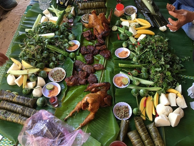 Độc đáo bánh chưng nhân cá suối ở Thanh Hóa Doc dao banh chung nhan ca suoi o Thanh Hoa