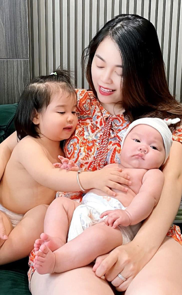 Ngoại hình đáng yêu của con gái thứ 5 nhà Hằng Túi - Hình 3 Ngoai hinh dang yeu cua con gai thu 5 nha Hang Tui-Hinh-3