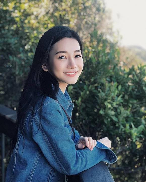 Nữ bác sĩ xinh đẹp nổi tiếng mạng xã hội vì giống Angelababy - Hình 3 Nu bac si xinh dep noi tieng mang xa hoi vi giong Angelababy-Hinh-3