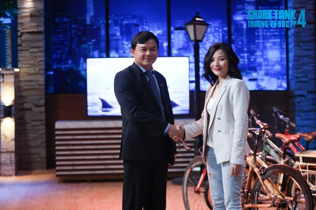Nhan sắc xinh đẹp của CEO khiến "Shark" Phú chọn trong một nốt nhạc Nhan sac xinh dep cua CEO khien