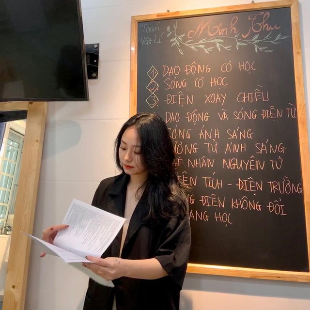 Cô giáo Minh Thu đình đám MXH lộ nhan sắc thật qua ảnh tag - Hình 2 Co giao Minh Thu dinh dam MXH lo nhan sac that qua anh tag-Hinh-2