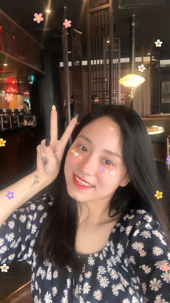 Cô giáo Minh Thu đình đám MXH lộ nhan sắc thật qua ảnh tag - Hình 7 Co giao Minh Thu dinh dam MXH lo nhan sac that qua anh tag-Hinh-7