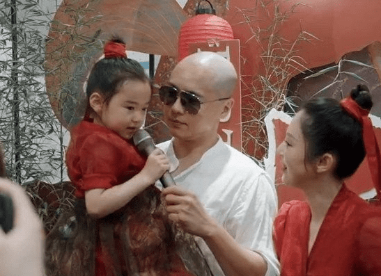 Con gái 5 tuổi của "Điêu Thuyền" Đổng Tuyền gây sốt vì xinh như búp bê - Hình 10 Con gai 5 tuoi cua