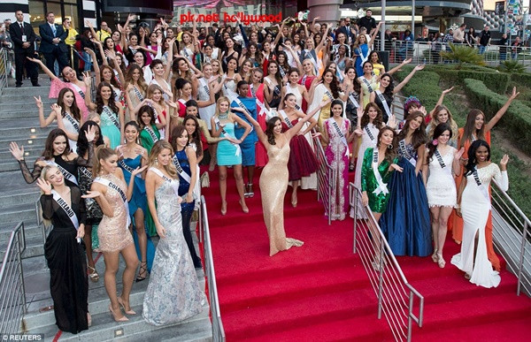 Phạm Hương sai lầm khi "giành chỗ đẹp" tại Miss Universe 2015? - Hình 3 Pham Huong sai lam khi