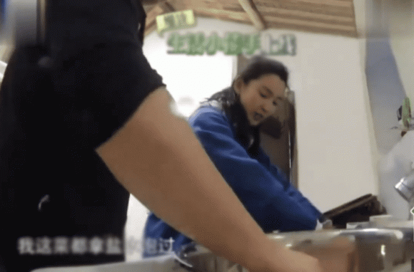 Lý Băng Băng chi hơn 420 triệu để tìm người giúp việc - Hình 2 Ly Bang Bang chi hon 420 trieu de tim nguoi giup viec-Hinh-2